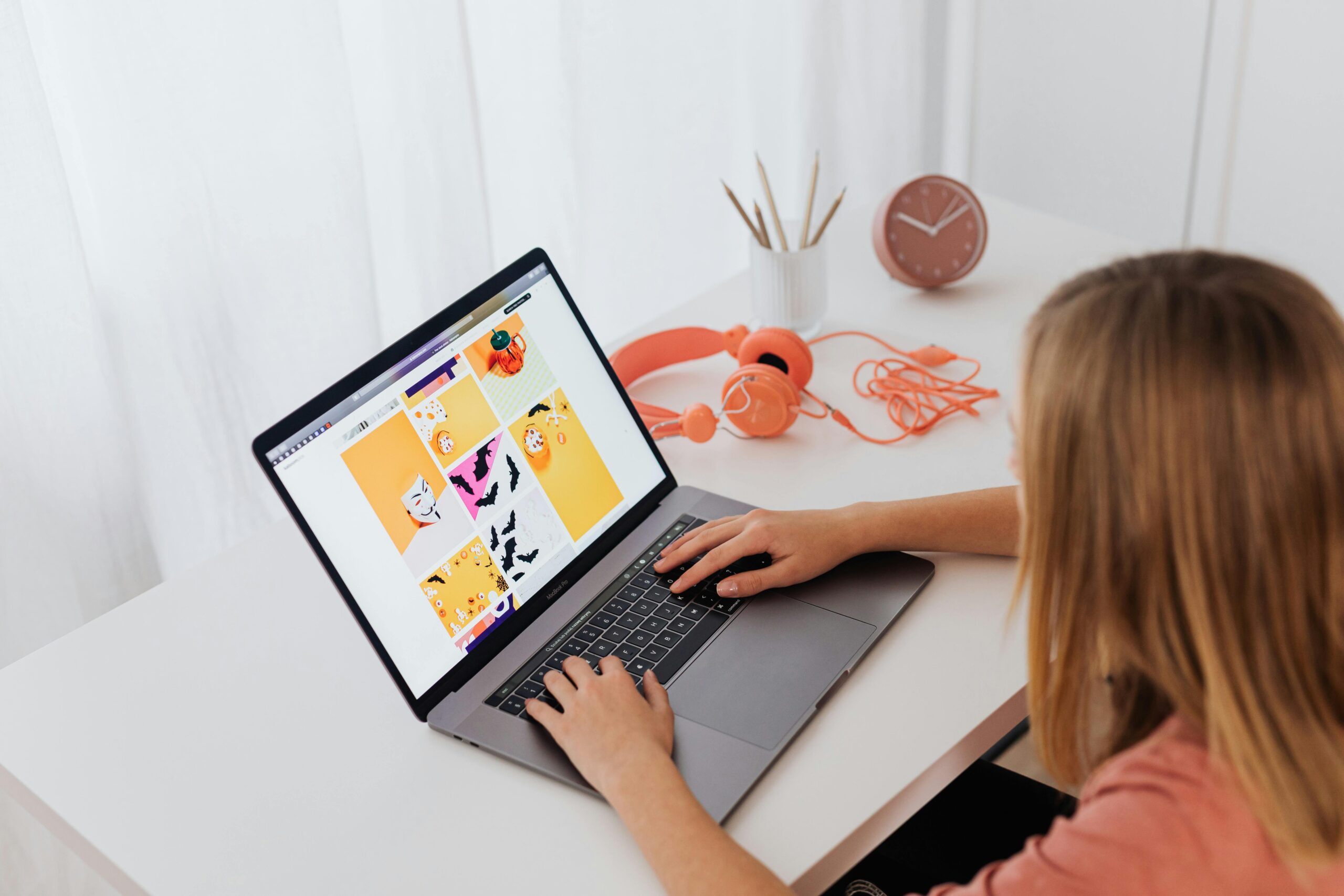 Workspace setup showing a laptop and planner, perfect for those who want to make money on Etsy without products, selling printables Etsy beginner.